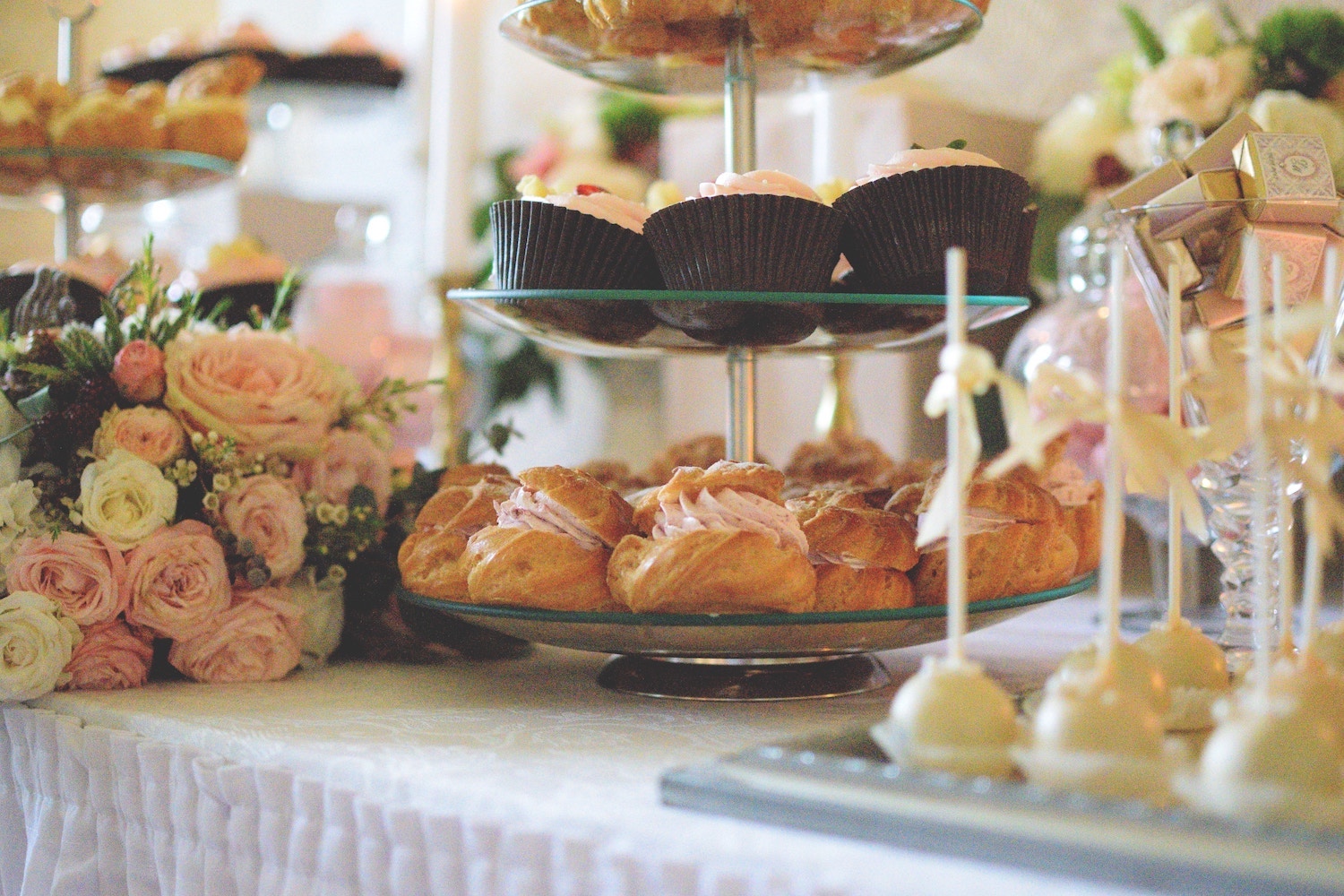 10 Wedding Catering Ideas to Charm Your Guests in 2020