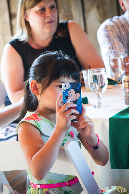 guests-child-camera