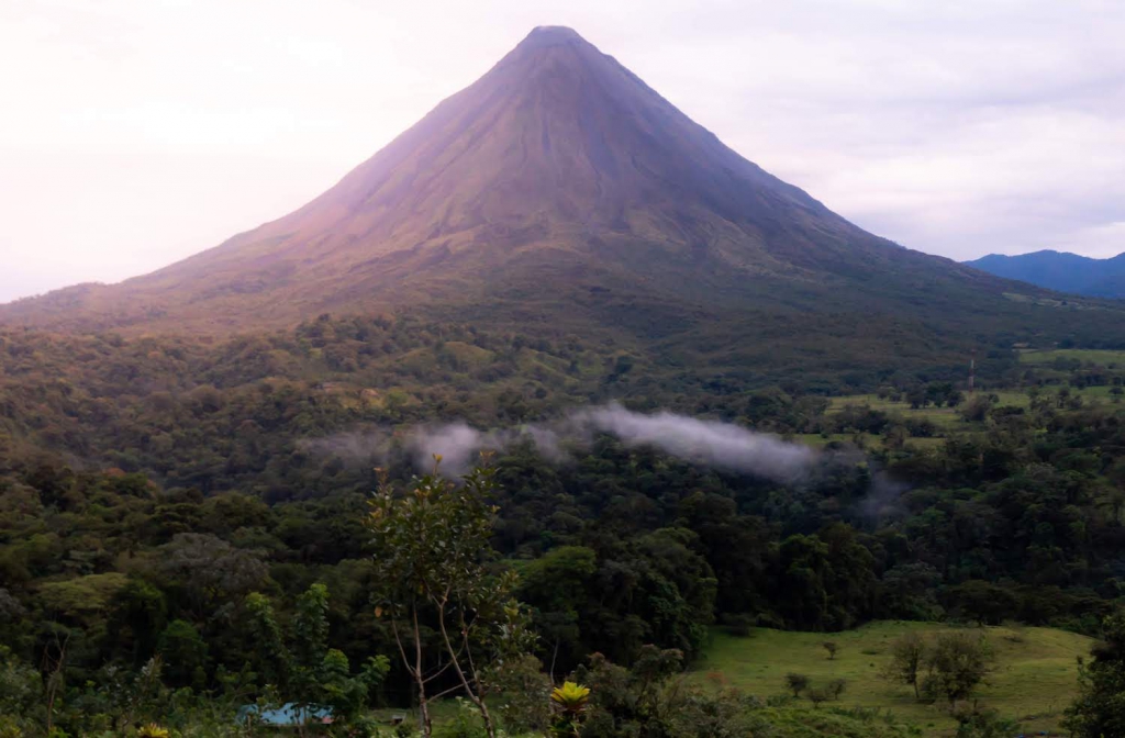 costa rica arenal volcano