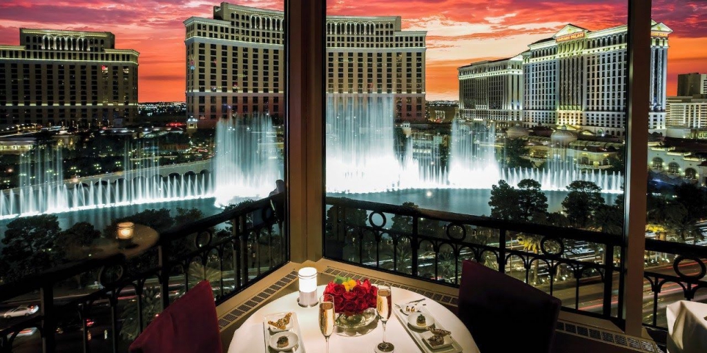 eiffel tower restaurant las vegas