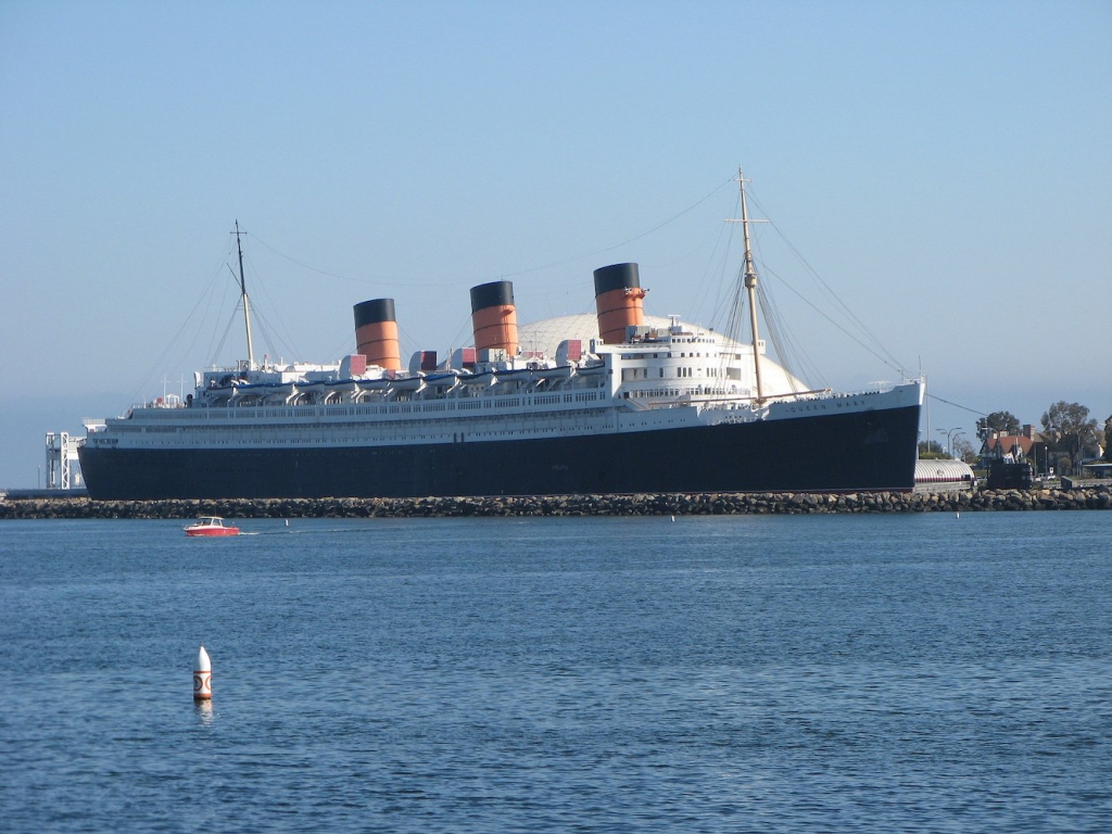 the queen mary ship and hotel docked at long beach