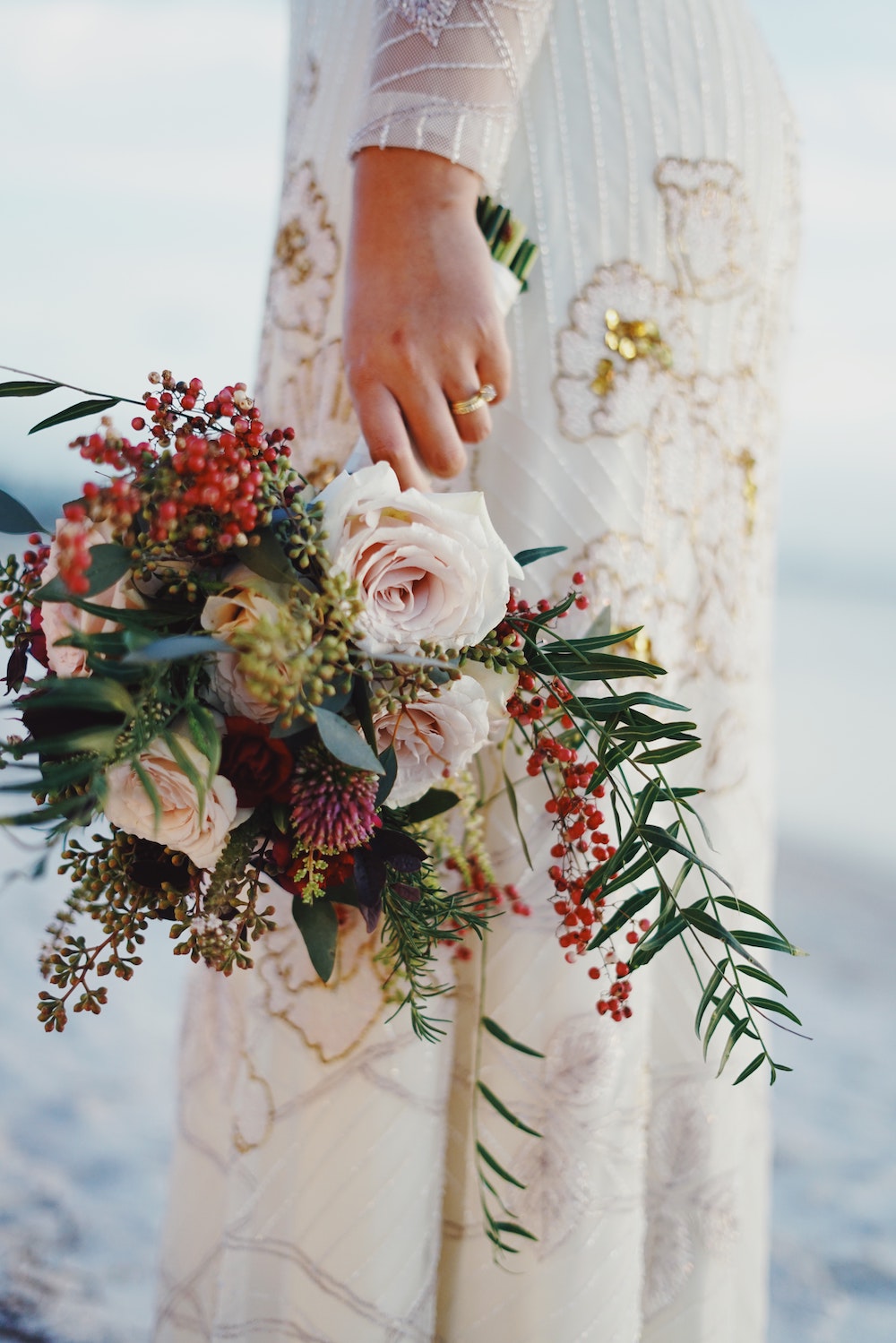 17 Winter Wedding Flowers for Stunning Arrangements