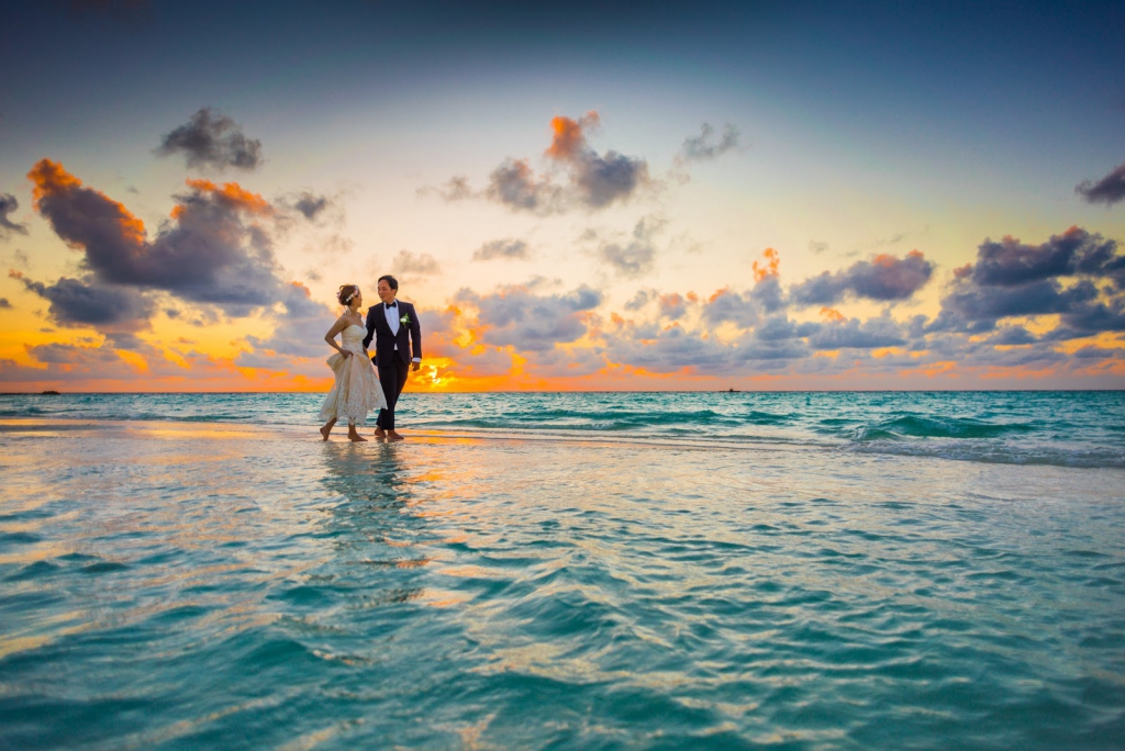 Who pays for the wedding: Bride and groom on the beach