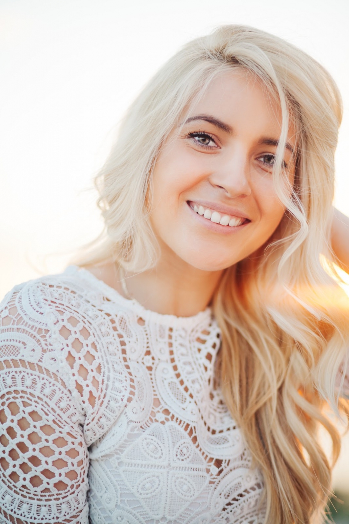 Deep Side Part With Loose Waves