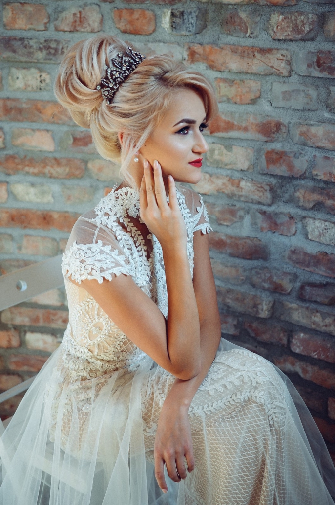 Exaggerated Top Knot