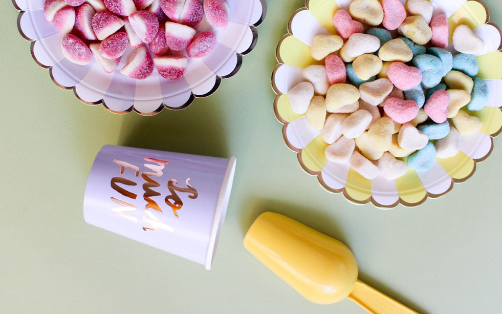 Bridal shower decoration ideas: Candy bar