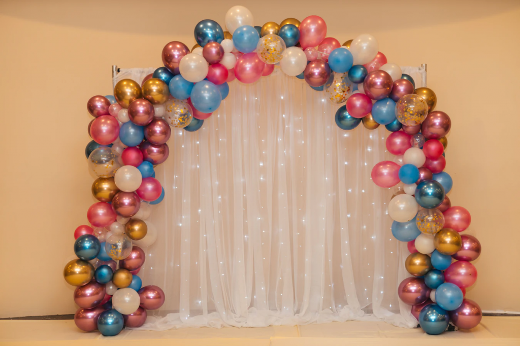 Bridal shower decoration ideas: balloon arch
