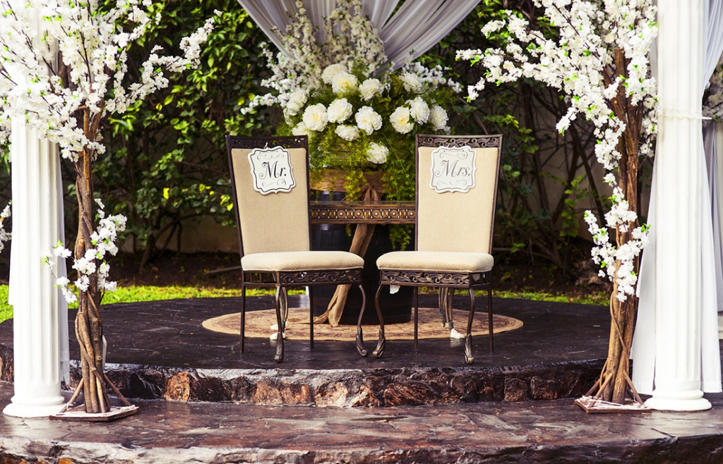 Wedding ceremony ideas: chairs